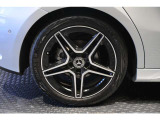 メルセデスの認定中古車「サーティファイドカー」では、万一お車が故障した場合も、ご購入後1年間もしくは2年間※は走行距離にかかわらずメルセデス・ベンツ正規サービスネットワークで無料修理いたします