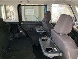運転席・助手席シートバックテーブル/後席サンシェード