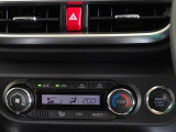 車内を快適に、オートエアコンを装備しています。