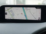 マツダコネクトの8.8インチワイドセンターディスプレイです。『Android Auto』『Apple CarPlay』や独自のコネクテッドサービスに対応したインターフェイスシステムです。