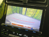 【バックカメラ】駐車時に後方がリアルタイム映像で確認できます。大型商業施設や立体駐車場での駐車時や、夜間のバック時に大活躍!運転スキルに関わらず、今や必須となった装備のひとつです!