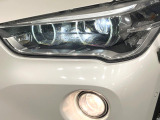 ●LEDヘッドライト:夜間走行時も良好な視界を確保し安心して運転できる高輝度LEDヘッドライトを装備!点灯速度が早く、消費電力も抑えられています。