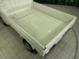積み下ろしのしやすいデッキにはたっぷりと荷物を積み込んでいただけます。遊びから仕事まで、様々なシーンで頼れます♪