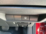 ハンドル右奥には各種設定スイッチがあります。運転者がスッと手を伸ばせば操作できので便利です。