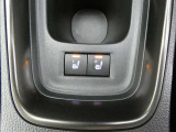 運転席と助手席には寒い時にうれしいシートヒーターが装備されてます。