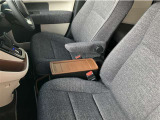 運転席アームレスト/コンソールボックス
