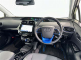 運転席まわりです。 各操作スイッチは使いやすい位置に配置されてます。
