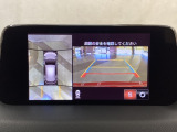 狭い場所での駐車やすれ違いなどでより的確な運転操作に役立つ360&deg;ビューモニターが装備されています。
