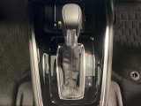「e:HEV」は、モーター走行を中心にしながら電気エネルギーやエンジン動力を最も効率よく使い分けることができる賢いハイブリッドシステムです。サイドブレーキはスイッチ操作の電子制御パーキングブレーキです