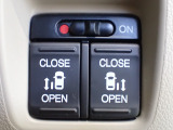 運転席からもスライドドアをボタン操作でスピーディーに開閉できます!またスマートキーでも操作できるので便利です。