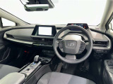 運転席まわりです。 各操作スイッチは使いやすい位置に配置されてます。