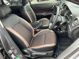運転席まわりです。実際に座ってみて、乗り心地を体験してみてください,視界も良好です