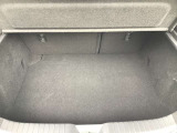 ラゲッジルームには荷物もしっかり積み込めます。大きめのお荷物も後部座席を倒せるのでばっちりです!