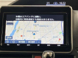 純正ナビを装備。タッチパネル式で使いやすく、お出かけもラクラクです。