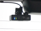 この車にはリアにもドライブレコーダーを装備しております◆映像・音声などを記録する自動車用の装置です。 もしもの事故の際の記録はもちろん、旅行の際の思い出としてドライブの映像を楽しむことができます。