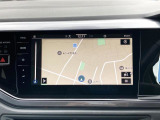 スマートフォン用アプリ[Apple CarPlay][Android Auto]対応の純正ナビ Discover Pro を装備、ラジオ、地デジTV、Bluetoothハンズフリー通話にも対応。