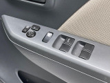 【電動格納ミラー】サイドミラーは電動格納式となっており、狭い駐車場でもキズがつくリスクを抑えられます。