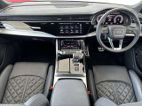 Audiのインテリアはエクステリア同様、優れたデザイン性とクオリティ、そして機能性を兼ね備えております。