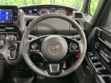 【純正革巻きステアリング】上質な革を使用することで、手にしっかり馴染みとても運転しやすいハンドルです♪