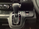 【eコンスイッチ】低燃費運転をサポートするECONモード。スイッチをONすると、エンジンやトランスミッション、A/Cなどを協調制御し、燃費の向上に貢献。エコドライブの効果を高めます。