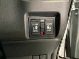 【両側パワースライドドア】です。リモコンや運転席のスイッチ操作で楽々自動開閉。