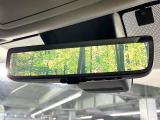 【デジタルインナーミラー】後席の大きな荷物や同乗者で後方が確認しづらい時でも安心!カメラが撮影した車両後方の映像をルームミラー内に表示。クリアな視界で状況の確認が可能です!
