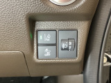 ハンドルの右側にはヘットライトリベライザーとHondaセンシング用のメインスイッチがついています。ヘッドライトリベライザーは道路状況や積荷の加重に応じてライトの高さを調節できます。