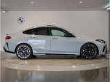 ご納車後も全国約200拠店のBMW正規ディーラーサービス工場にて保証対応いたします。お近くのBMW正規ディーラーをご案内の上、アフターメンテナンスをお受け頂けますので、安心してお乗りいただけます!!