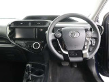 ☆シンプルながら機能性あふれる運転席周りです。 使いやすいスイッチ類の配置によりとても運転しやすいですよ。