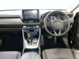 運転席周りのレイアウトをご覧ください。ナビゲーションが綺麗に装着されすっきり収まってますね!
