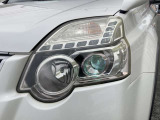【キセノンヘッドライト】悪天候や夜間走行時も良好な視界を確保し安心して運転できる高輝度LEDヘッドライトを装備!
