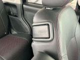 運転席からでも助手席シートを倒すことができます。