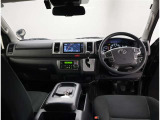 オシャレなインテリアで運転する気分も盛り上がりますよね^^
