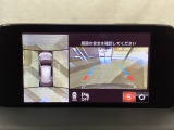 狭い場所での駐車やすれ違いなどでより的確な運転操作に役立つ360&deg;ビューモニターが装備されています。