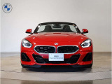 【キドニーグリル】BMWは約90年もの間、ほぼ全ての車両にひと目でBMWだと分かるこの特徴的なフロントグリルが備えられ、デザイン・アイコンとして親しまれてきました。
