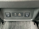 後席にもシートヒーターがついてます