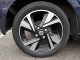 純正15インチアルミホイールに、165/55R15タイヤを装着しております。