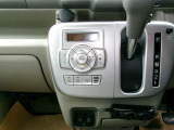 快適オートエアコン付♪設定温度をキープし車内を快適な温度に保ちます♪