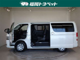 スライドドアは両側手動式です。
