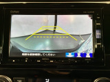 リバースギアに入れるだけで後方の表示へ切り替わります。夜間や雨の日の駐車も楽になりますよ。