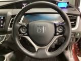 ハンドルにHondaセンシング系のクルーズコントロールやレーンキープアシストなどのスイッチと、オーディオの操作スイッチが装備されています。ハンドルから手を離さず安全に操作できます。