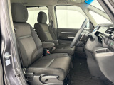 乗降がしやすい運転席。高さが調節できて小柄な方でも運転しやすいポジションをとることができます。