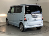 プライバシーガラスが装備されているので、車内が見えにくく、周りを気にせず、快適に運転できますよ。
