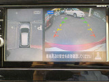 空から見下ろすような視点で、スムーズな駐車と安全確認をサポートする「アラウンドビューモニター」付です。