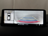 狭い場所での駐車やすれ違いなどでより的確な運転操作に役立つ360&deg;ビューモニターが装備されています。