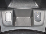 運転席&助手席シートヒーターが付いてます。寒い冬でもスイッチONで座面をあたたかくして、ドライブをさらに快適にしてくれます。HIとLOの2段階に温度設定が可能です。