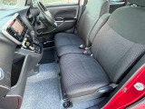 厚みがあって、座り心地のいいソファーのようなシート。運転席も助手席もリラックスしてゆったり座れます。