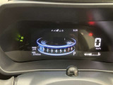 とっても見やすいメーターです。夜間時はラグジュアリーな気分にさせてくれる照明が魅力ですので、夜のドライブも楽しみになりますよ♪
