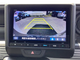 【バックカメラ】切り替え可能バックカメラです。ノーマルビューに、両サイドから車や歩行者がいないか確認しやすいワイドビュー、ギリギリまでバックしたい時にトップダウンビューと画面タッチで切り替え出来ます