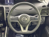 【純正革巻きステアリング】上質な革を使用することで、手にしっかり馴染みとても運転しやすいハンドルです♪